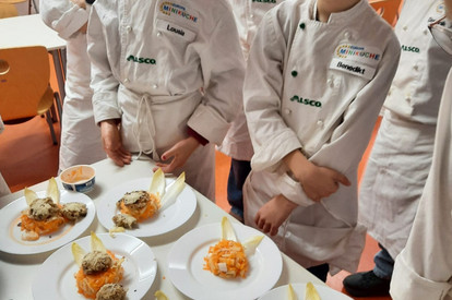 Graupenbuletten mit Möhren-Apfel-Rohkost